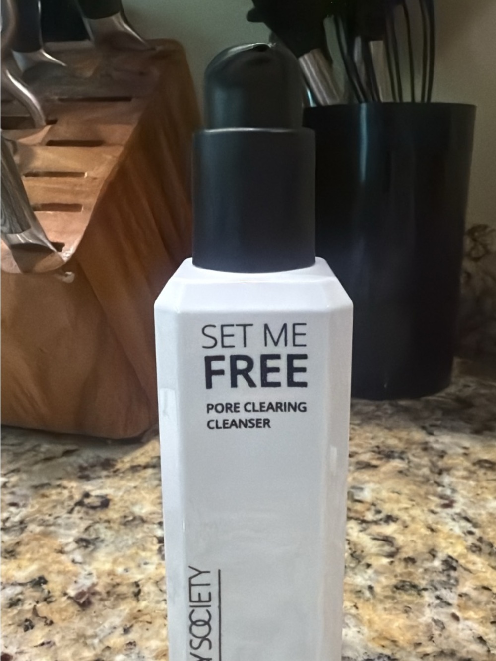 NWOT Set Me Free Pore Clearing Cleanser - White
